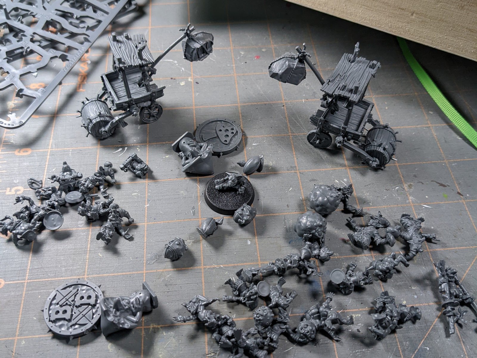 Bloodbowl snotling models assembled